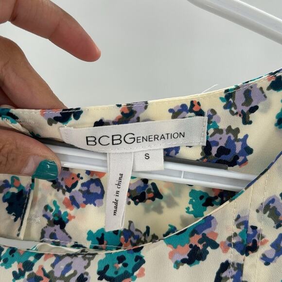 BCBGeneration Atlantis Multi shift dress cap purple floral Sleeve size S - Picture 4 of 12